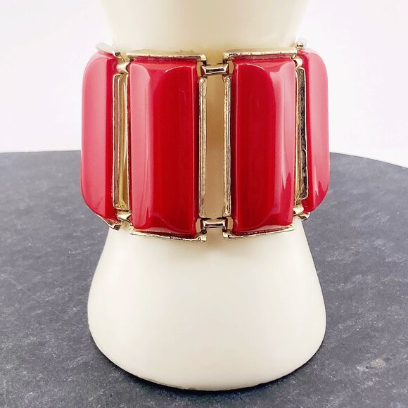 VINTAGE Molded red plastic and silvery gold tone metal panel bracelet 1950s - Picture 3 of 9
